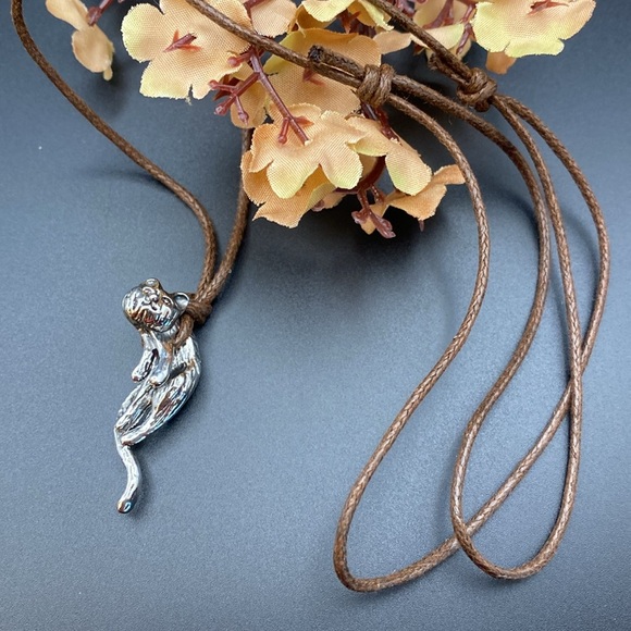 Hanging Around Cat Necklace - Picture 1 of 4